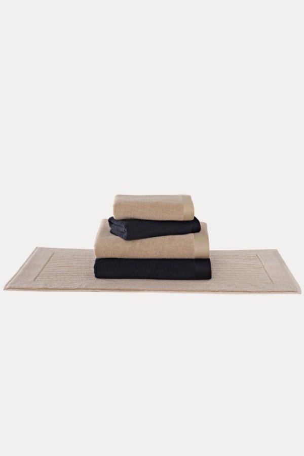 Soodne LORD rätikute komplekt + LOFT vannitoavaip