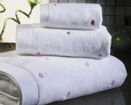Malý ručník MICRO LOVE 30x50 cm - Barva: Bílá / lila srdíčka