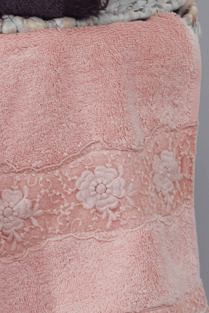 Ręcznik STELLA  50x100cm z koronką - Kolor: Różowa Róża