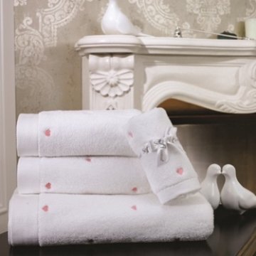 Ręczniki kąpielowe z mikrowłókna - Micro Cotton - Kolor - Biały / liliowe serduszka