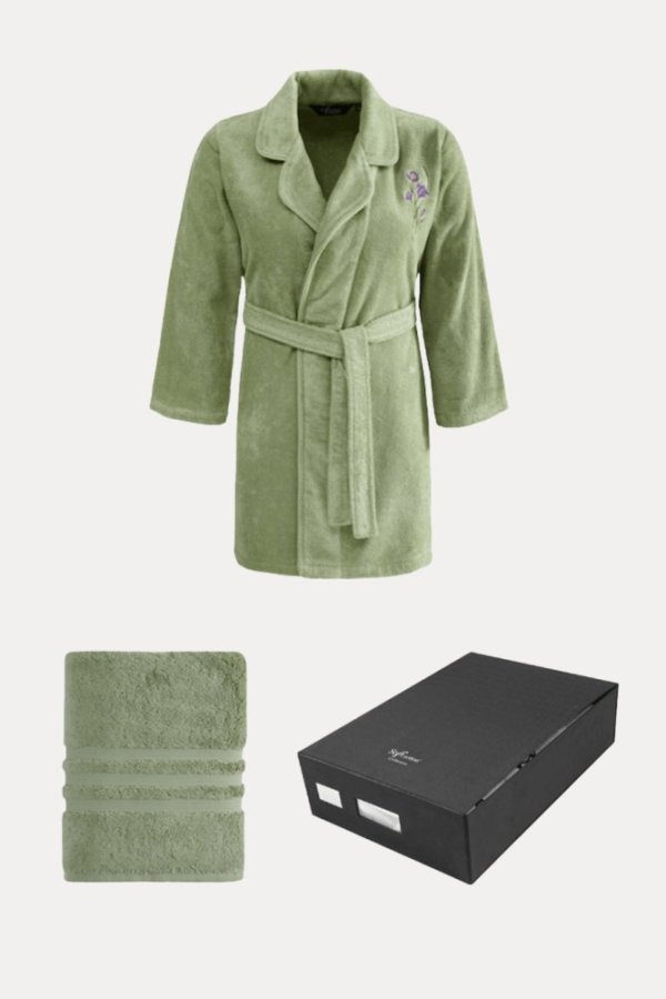 Kurzer Damenbademantel LILLY in einer Geschenkverpackung + Handtuch