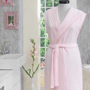 Minőségi rózsaszín szauna fürdőköpeny fürdőszobában