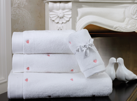 Zestaw podarunkowy małych ręczników MICRO LOVE, 3 szt - Kolor: Biały / różowe serduszka