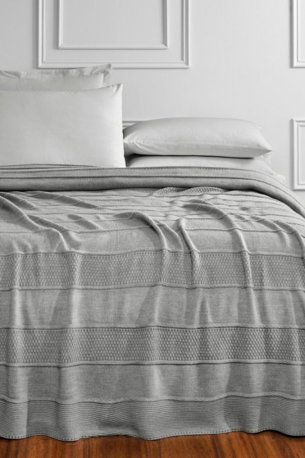 Cuvertură de pat din lână MABEL în set cadou