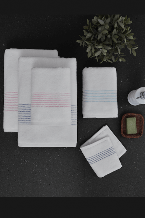 Podarunkowy zestaw ręczników AQUA, 5 szt - Rozmiar: Zestaw (2szt. ręcznik 33x33cm, 2szt. ręcznik 45x90cm, ręcznik 75x150cm), Kolor: Biały / różowy haft