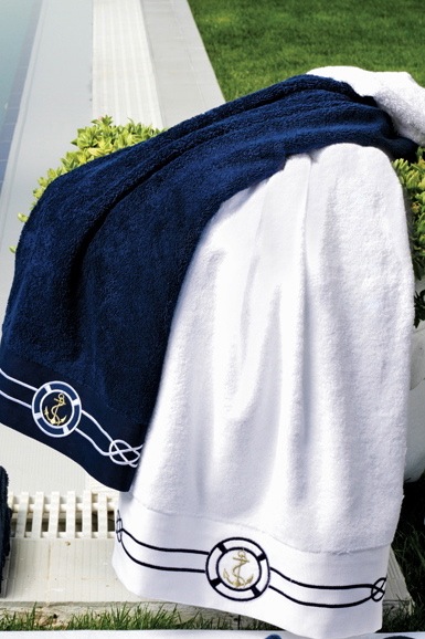 Herrenbademantel MARINE MAN in einer Geschenkverpackung + Handtuch + Badetuch - Größe: M + Handtuch + Badetuch + Box, Farbe: Dunkelblau / Navy