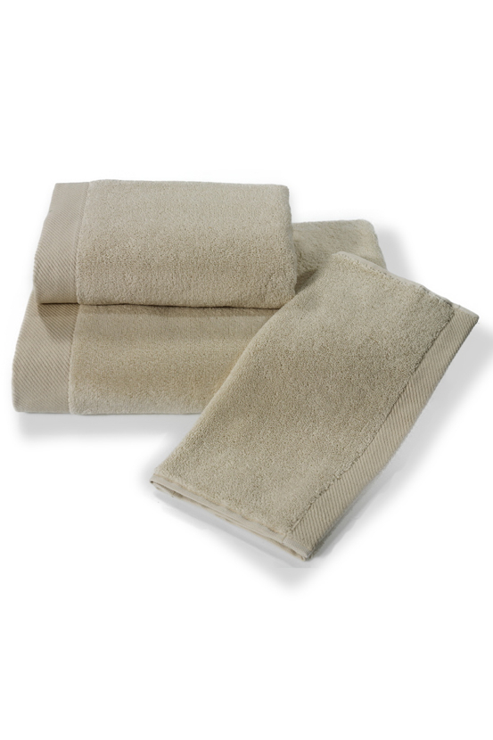Soft Cotton Malý uterák MICRO COTTON 32x50 cm. Malý froté uterák MICRO COTTON 32x50 cm z micro bavlny je zárukou najvyššej kvality. Vlákna majú vyššiu absorpciu a udržujú farebnú stálosť. Svetlo béžová