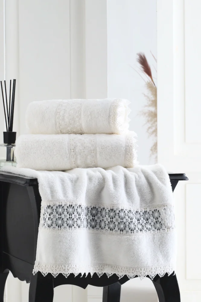 Ručník DEMET s krajkou 50x100cm Smetanová