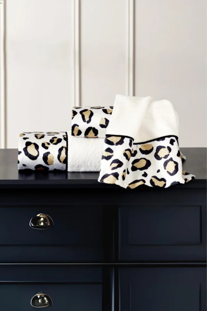 Set cadou de prosoape și prosop de corp CHEETAH, 3 buc Alb / White Set