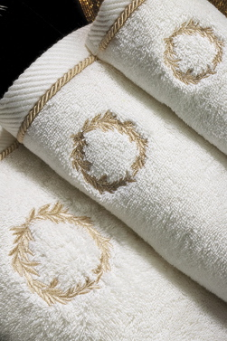 Soft Cotton Luxusní pánský župan SEHZADE s ručníkem a papučkami v dárkovém balení Bílá / stříbrná výšivka XL + papučky (42/44) + ručník + box