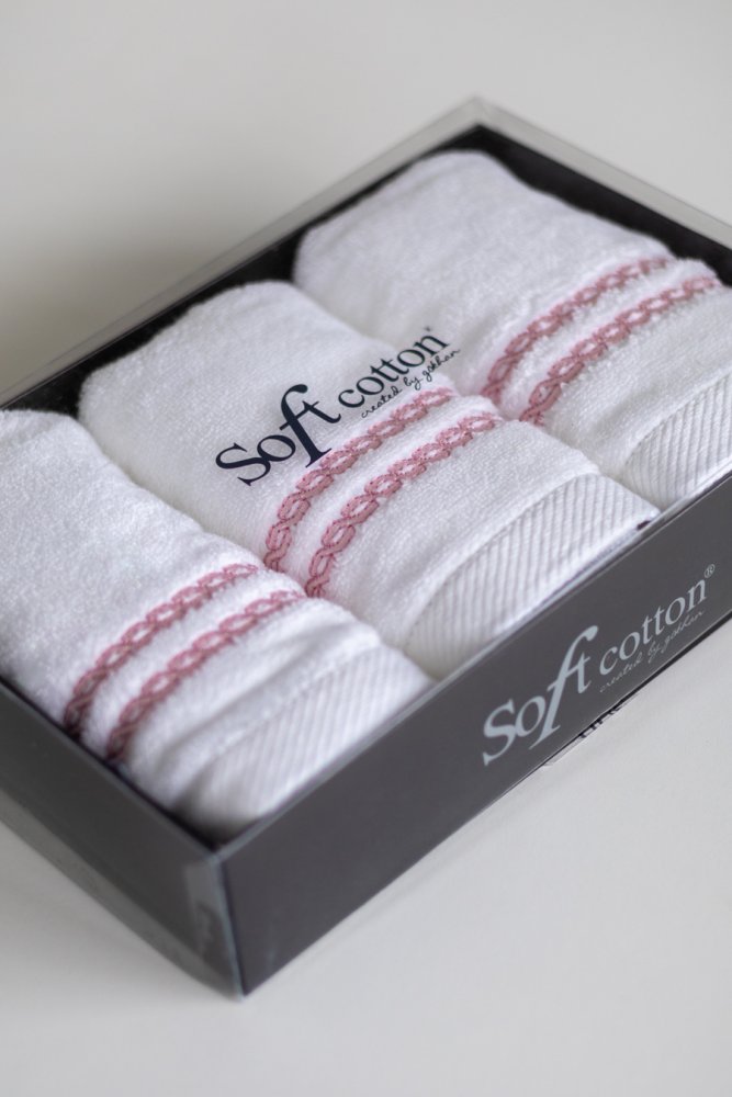 Set cadou de prosoape mici CHAINE, 3 buc Alb – Broderie roz